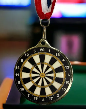 Medaile MDLRMAXM14 | Šipky Barva: zlato, Stuha: ST11