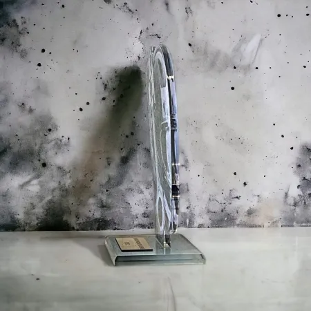 Akrylátová trofej AWF M05 | Motorsport Výška cm: 15,5 - Šířka cm: 14,5 - zlatá