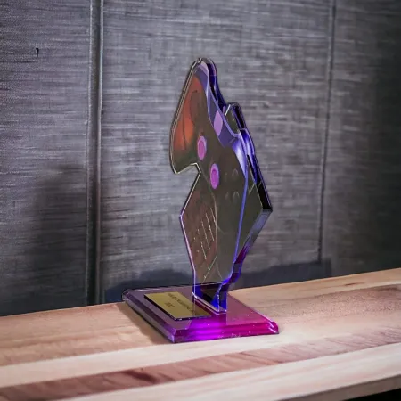 Akrylátová trofej AWF M08 | eSport Výška cm: 15,5 - Šířka cm: 14,5 - stříbrná