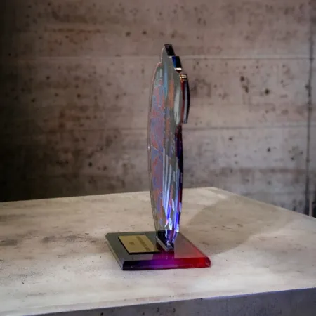 Akrylátová trofej AWF M31 | Šipky Výška cm: 21,5 - Šířka cm: 20,5 - bronzová