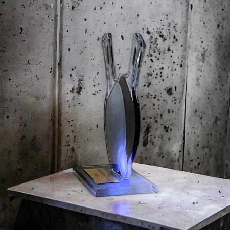 Akrylátová trofej AWF M47 Výška cm: 21,5 - Šířka cm: 20,5 - stříbrná