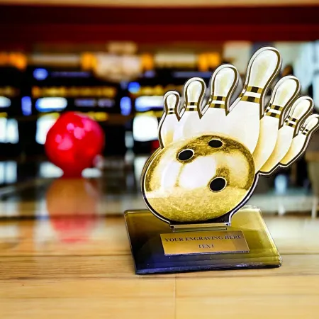 Akrylátová trofej AWF M61 | Bowling Výška cm: 19,5 - Šířka cm: 18,5 - stříbrná