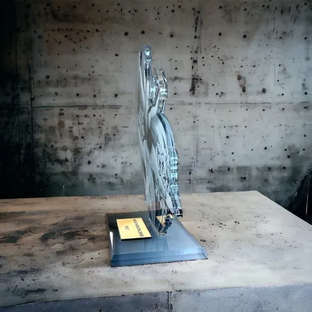 Akrylátová trofej AWF M74 | Krasobruslení Výška cm: 21,5 - Šířka cm: 20,5 - stříbrná