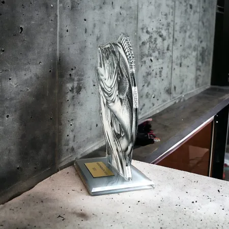 Akrylátová trofej AWF M83 | Rybaření Výška cm: 15,5 - Šířka cm: 14,5 - zlatá