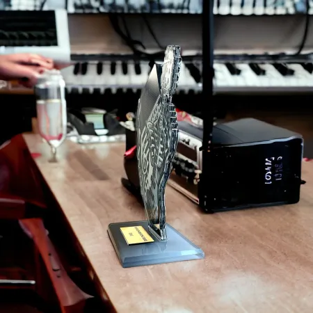 Akrylátová trofej AWF M90 | Hudba Výška cm: 21,5 - Šířka cm: 20,5 - plnobarevná