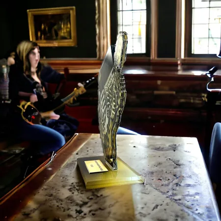 Akrylátová trofej AWF M90 | Hudba Výška cm: 21,5 - Šířka cm: 20,5 - plnobarevná