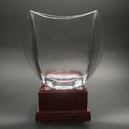 Skleněná trofej ORBIT 325 na podstavci